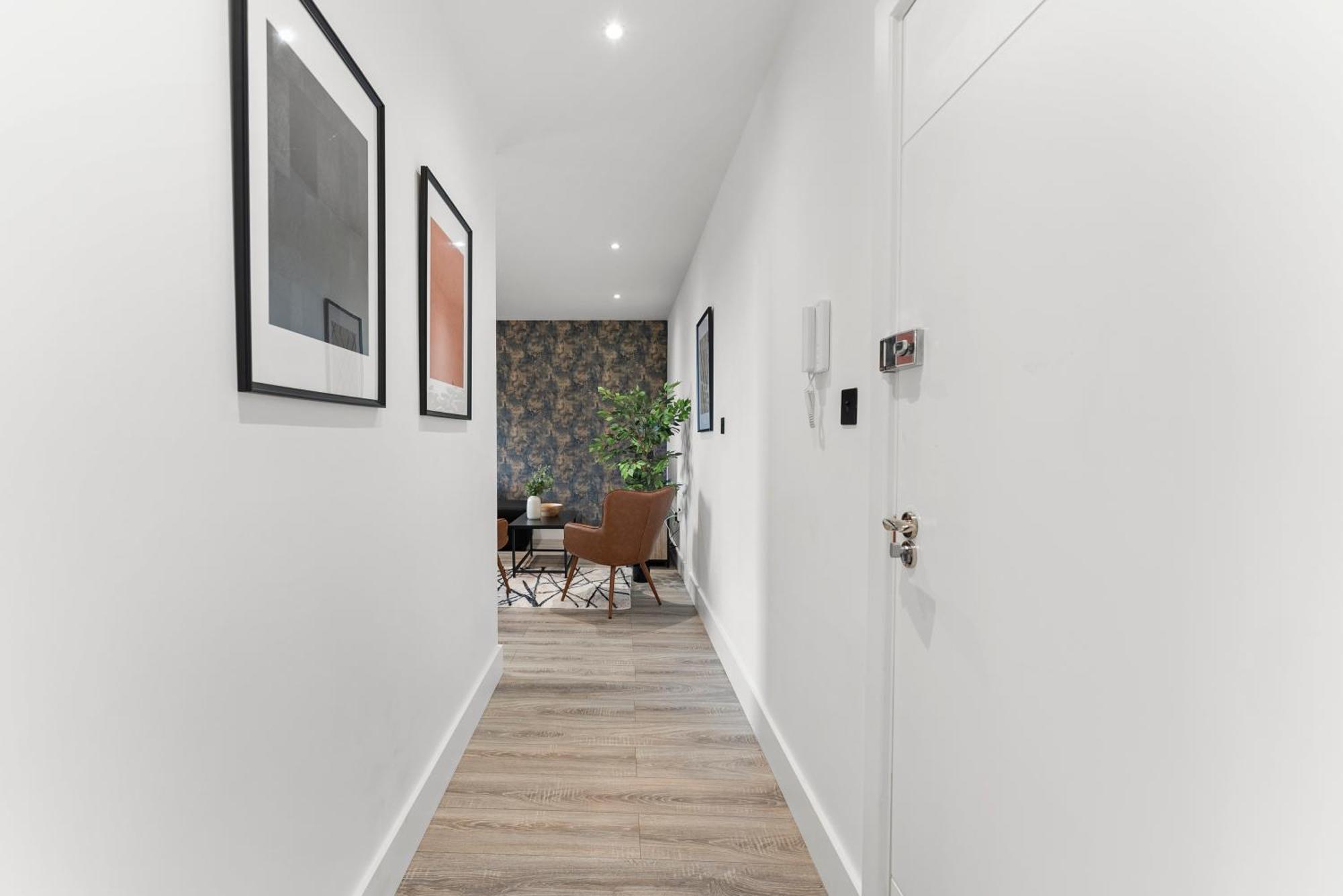 Stylish Two-bedroom Flat In