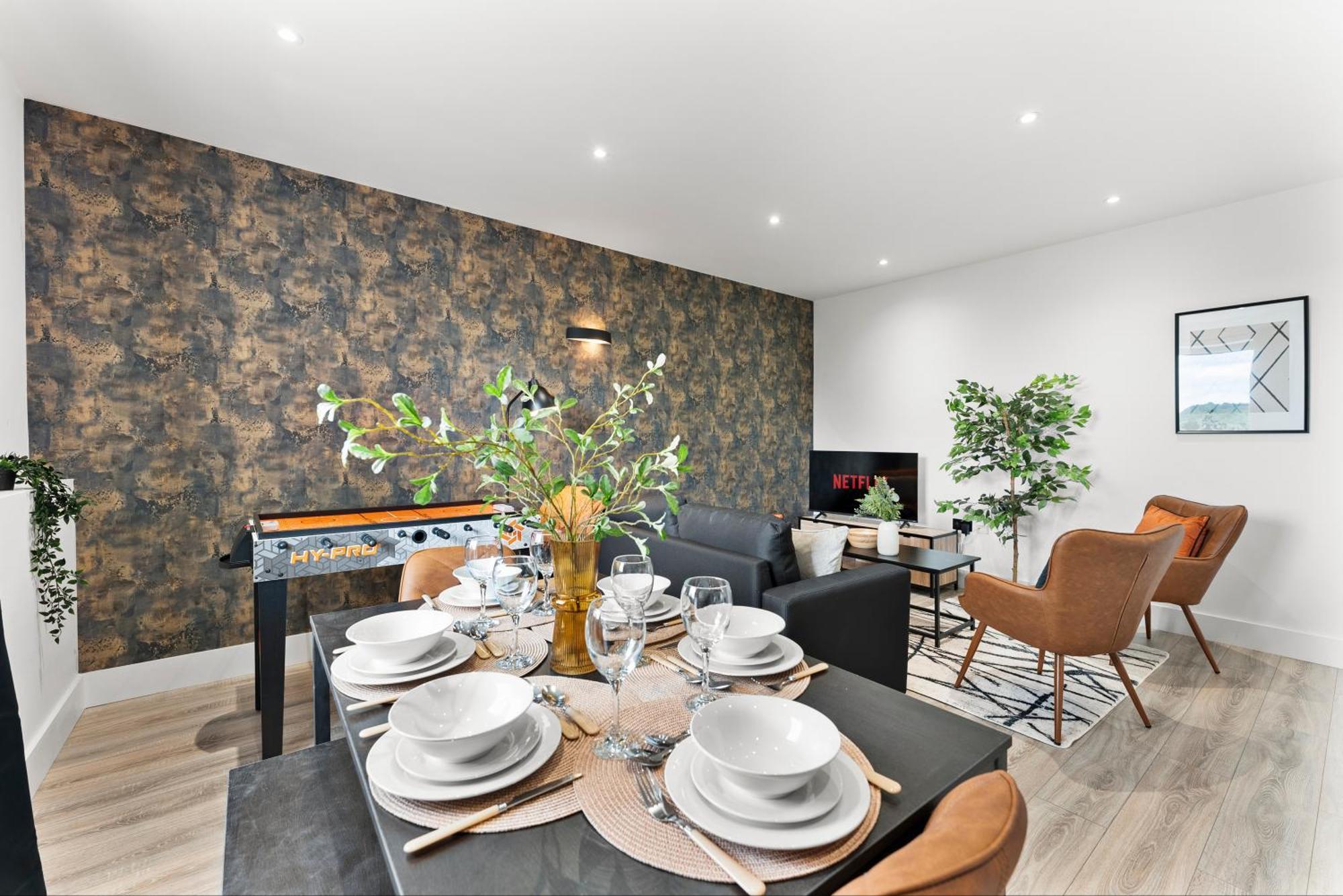 Stylish Two-bedroom Flat In Apartment *